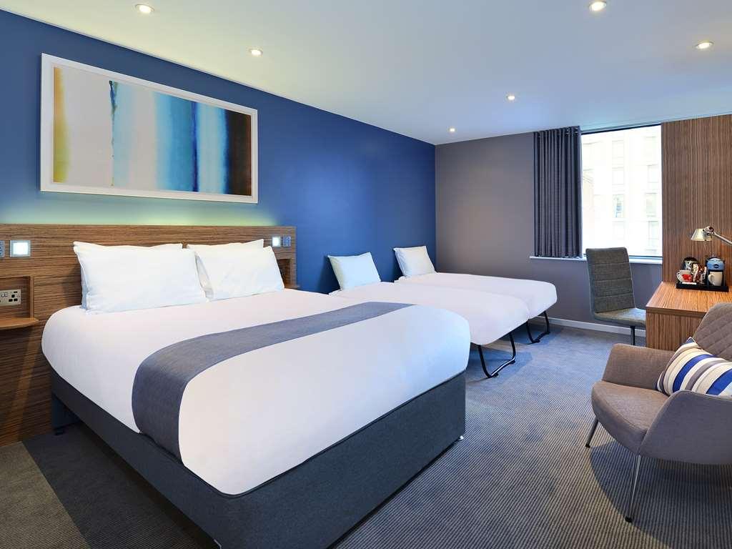 Travelodge Birmingham Central Bull Ring Room photo